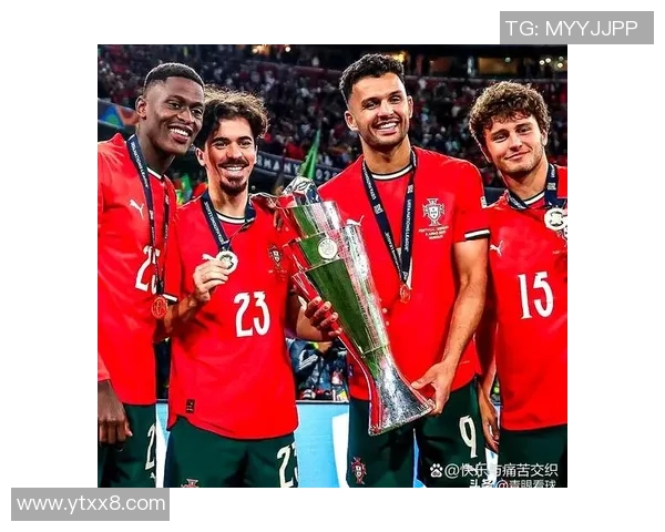 足球明星魅力解析:为何他们能赢得全球球迷的热爱与追捧 足球明星魅力解析:为何他们能赢得全球球迷的热爱与追捧